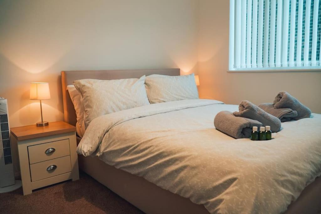 Modern 2 Bed Apartment Near City Centre เชมส์ฟอร์ด ภายนอก รูปภาพ